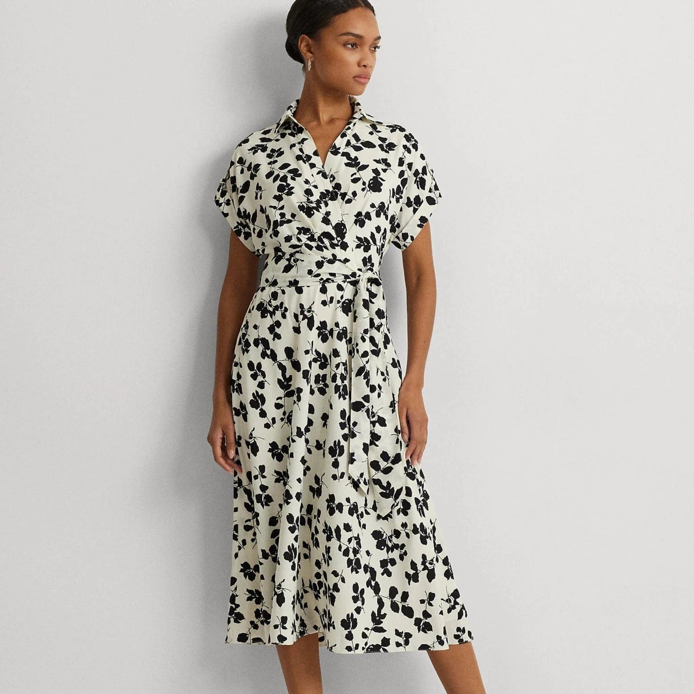 Lauren Ralph Lauren Leaf Print Belted Crepe Dress in Cream Black