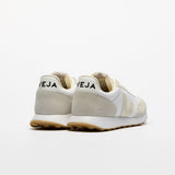 VEJA Rio Branco II Alveomesh Trainers in White/Pierre